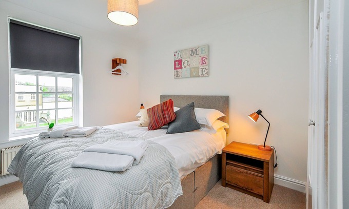 York Apartment | Guest Rated 10/10: Fountains View 2 Bedroom Apartment