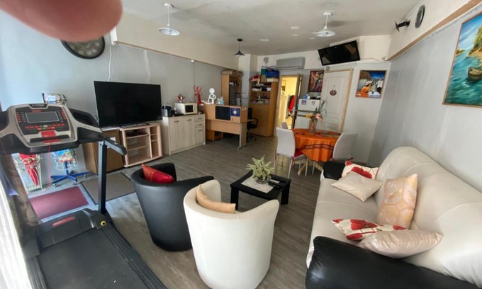 Mer House | Family-Friendly Four A Ban: Great Stay Awaits You!