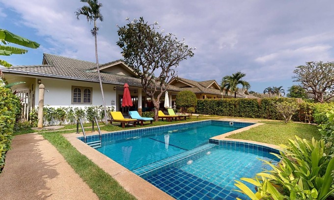 Moo 5 Villa | Stunning Four-Bedroom Villa at Idyllic Samui Beach Resort