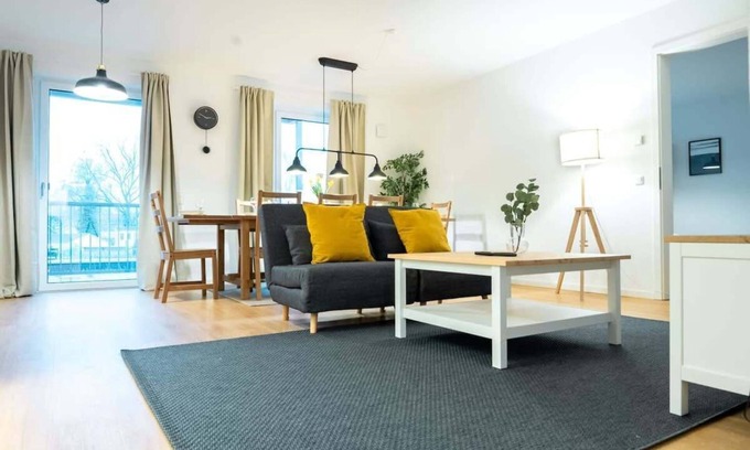 Lurup Apartment | Urban Four Bedroom Retreat with Family-Friendly Amenities