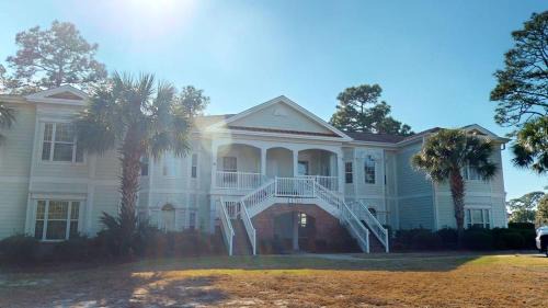 Pawleys Island House | Elegant Four Bedroom Golf Villa with Scenic Views & Pool