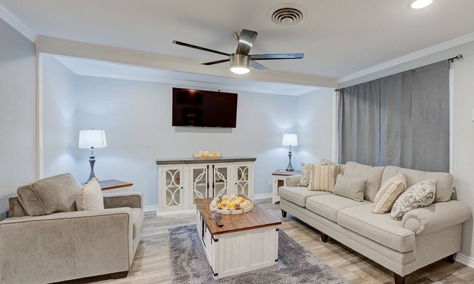 Springlake House | Updated Four Bedroom Retreat with Spa and Hot Tub Access
