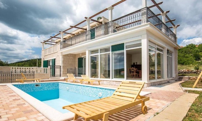 Cista Provo Villa | Elegant Four Bedroom Villa with Private Pool and Terrace