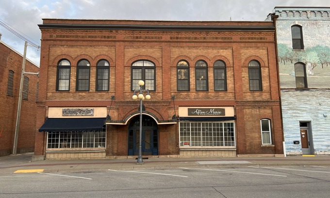 Vinton Apartment | Experience Four Eleven Suites: Vintage Elegance in Vinton