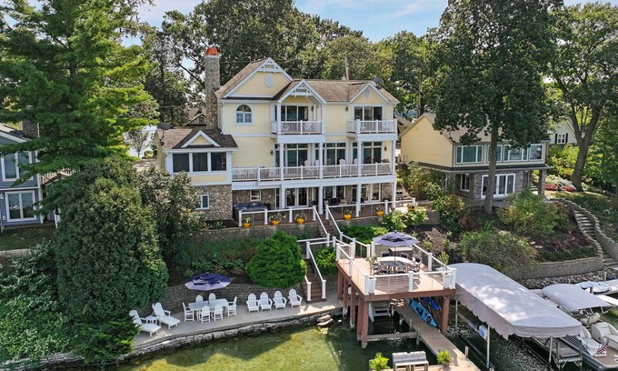 Lauderdale Lakes House | Four Gables on Green Lake |Luxury Lakefront Home|Water Views|Hot Tub|Pier