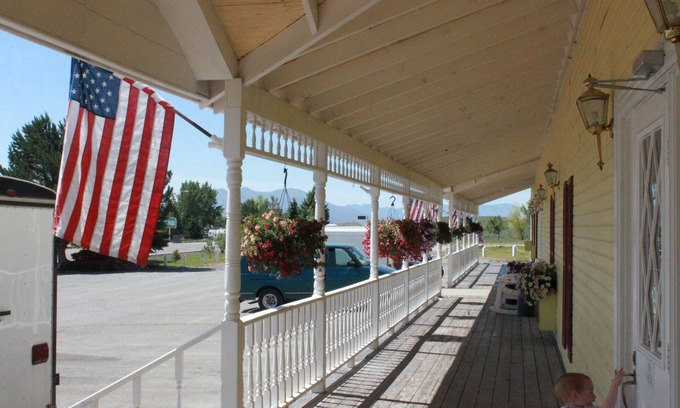 Jackpot Hotel | Comfortable Four Jacks Hotel and Casino with Family Amenities