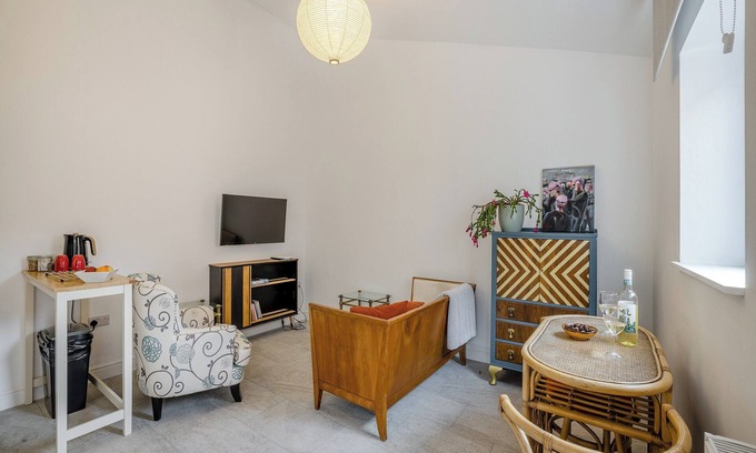 Ellesmere Cottage | Unique Ground Floor Apartments with Family-Friendly Amenities