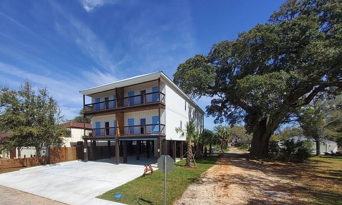 Biloxi House | Four Palms Unit A: Steps from the Beach & Near Casinos