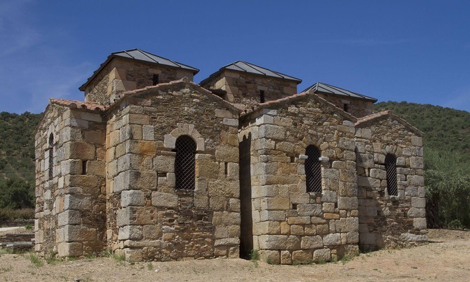 Arroyomolinos de Montanchez House | Cozy Bungalow in the Spanish Countryside for Nature Lovers