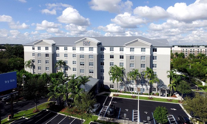 Dania Beach Hotel | Relax at Four Points by Sheraton Dania Beach with Pool & Spa