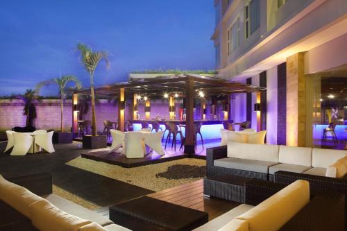 Manado City Centre Hotel | Relax at Four Points by Sheraton Manado with Ocean Views