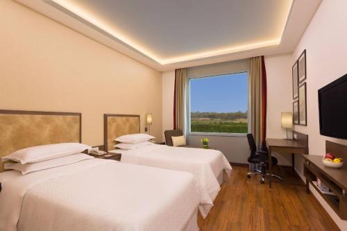 South West Hotel | Elegant Four Points by Sheraton New Delhi, Airport Highway