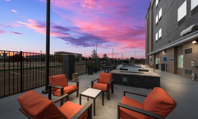 Plano Hotel | Inviting Four Points by Sheraton Plano with Pool & Spa