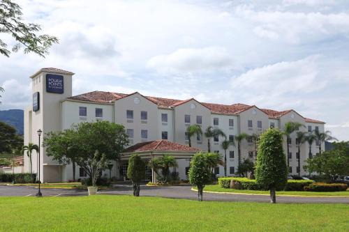 Santa Ana Hotel | Quality Hotel Real San Jose: Family-Friendly with Pool Access