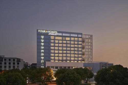 Wuzhong Hotel | Relax at Four Points by Sheraton Suzhou with Pool & Dining