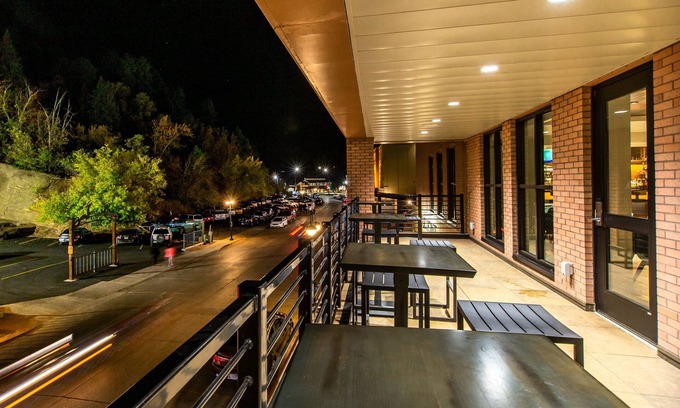 Deadwood Hotel | Discover Four Points by Sheraton Deadwood with Pool & Spa