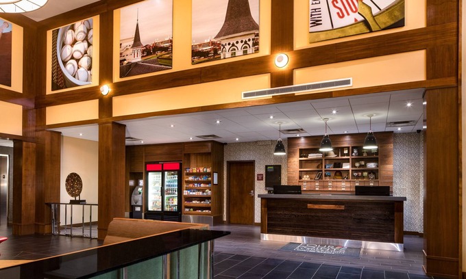 Fairgrounds Hotel | Comfortable Four Points by Sheraton Louisville Airport Stay