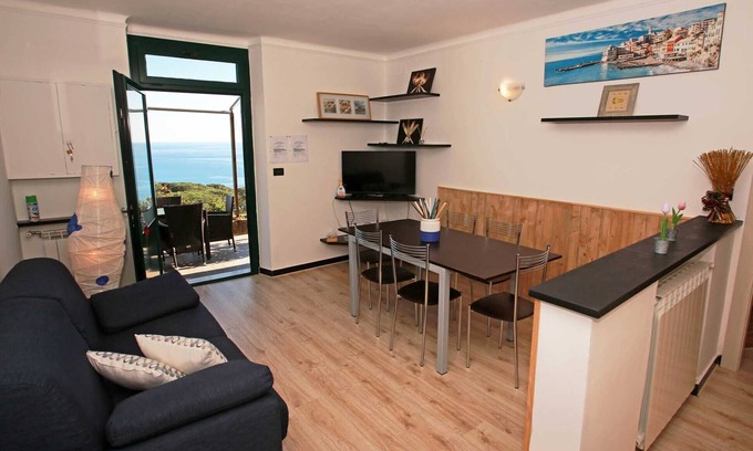 Pieve Ligure Apartment | Sea View Terrace Retreat: Pet Friendly with Pool & Spa