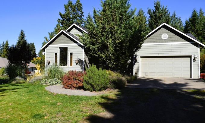 Parkdale House | Inviting Four Season Home Base Near Mt. Hood & Wineries