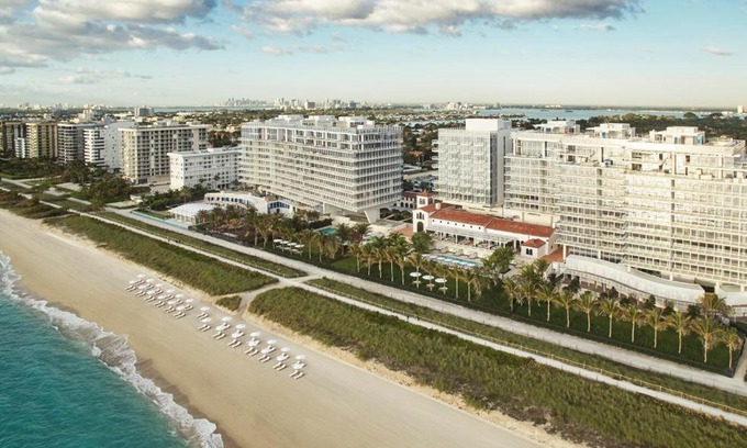Surfside Hotel | Experience Elegance at Four Seasons Hotel, Oceanfront Bliss