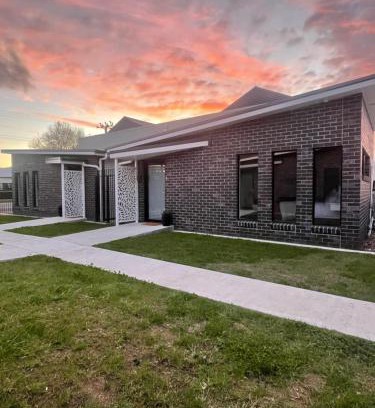 Railton Apartment | Kid-Friendly Four Square Short Stay Accommodation in Railton