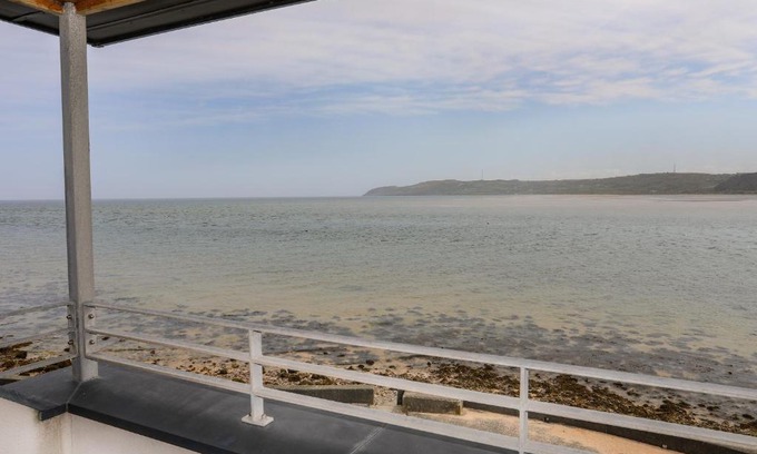 Pentraeth House | Experience Four The Quay: 4-Star Haven for Families & Pets