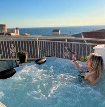 Le Castella Bed & Breakfast | Inviting Four Winds B&B: Oceanfront Retreat with Great Reviews