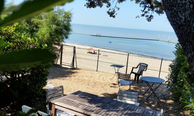 Fouras House | Beachfront Villa in Fouras with Private Access & Pool