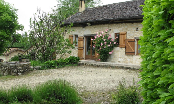 Issigeac House | Experience Relaxation at FOURNIL DE CAVARCOU with Pool & Sauna