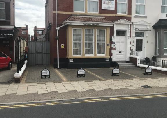 Blackpool Town Center Bed & Breakfast | Intimate Escapes at FourRooms - Couples Only Retreat