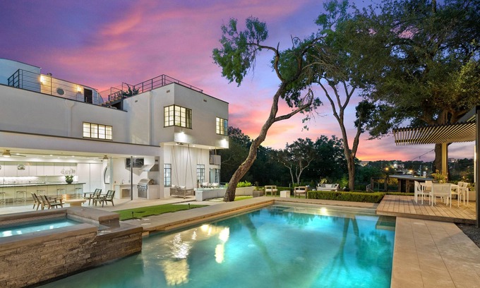 Old West Austin House | Enjoy Downtown Views with Pool Access & Rooftop Experience