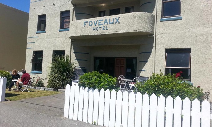 Bluff Hotel | Welcoming Foveaux Hotel: Family-Friendly & Accessible Stay