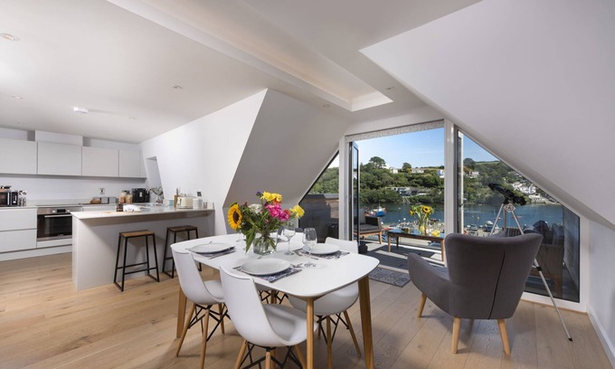 Fowey Apartment | Fowey Penthouse: River Views & Family-Friendly Amenities