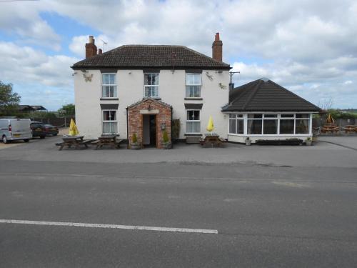 Sturton By Stow Bed & Breakfast | Delightful Fox and Hounds Country Inn with Family Amenities