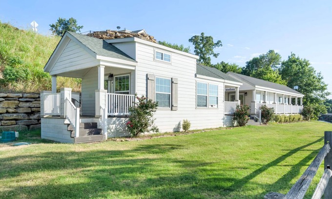 Sperry Cottage | Idyllic Cottage with Pool and Lake View for a Memorable Stay