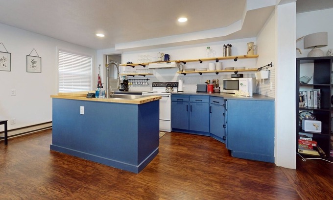 West Yellowstone House | Fox Hollow - Guest Rated 9.8 with Lake Views & Pet-Friendly