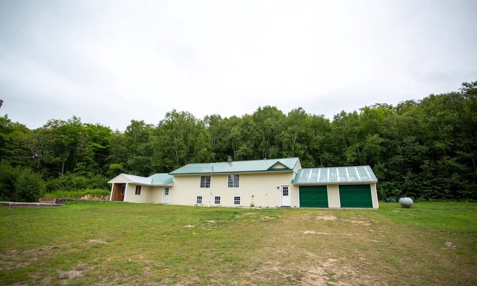 Grand Marais House | Fox Lodge - Inviting Northwoods 3 Bedroom Retreat