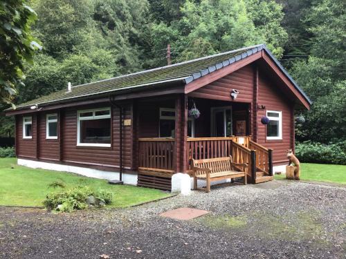 Rashfield Ski Chalet | Cozy Fox Lodge Log Cabin with Oceanfront Views