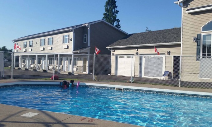 Napanee Hotel | Unwind at Fox Motor Inn: Pool, Breakfast & Great Reviews