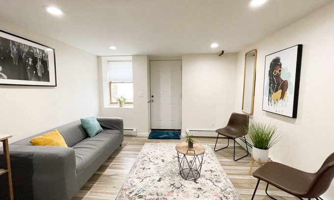 Fox Point Apartment | Modern Fox Point Apartment with Spa & Family Amenities