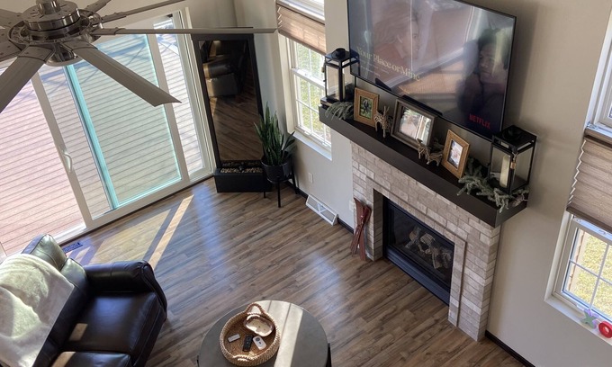 Oshkosh House | Family-Friendly Fox River Townhouse Near EAA Grounds