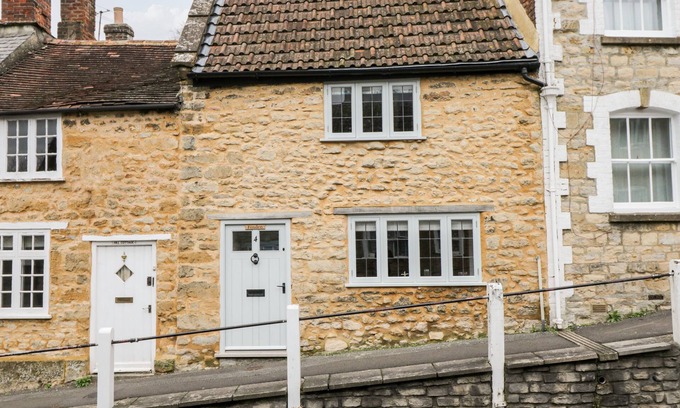 Sherborne Cottage | Family-Friendly FOXDEN Holiday Cottage in Sherborne