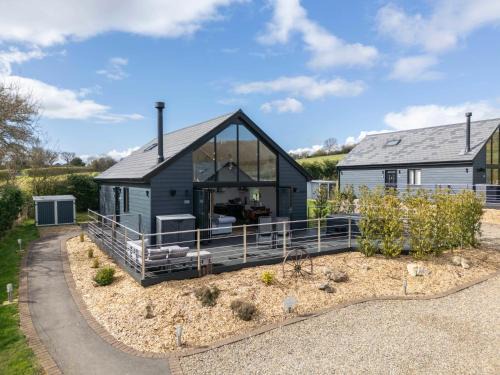 Pickering House | Foxes Den: Pet-Friendly Haven with 10/10 Guest Ratings
