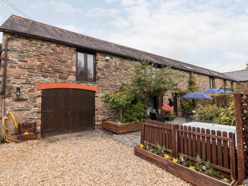 South Brent House | Charming Foxglove Barn: Family-Friendly Retreat with 9.5/10 Rating