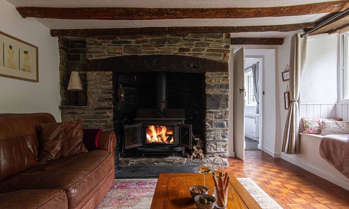 Launceston Cottage | Foxglove Cottage: Family-Friendly Retreat in Cornish Countryside