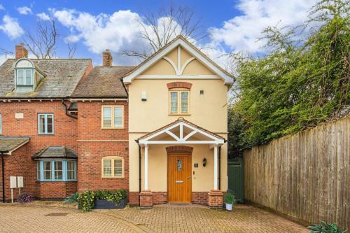 Quorn House | Discover Family-Friendly Comfort at Foxglove House