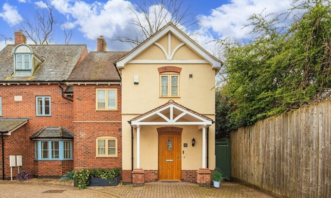 Quorn House | Family-Friendly Retreat at Foxglove House Summary