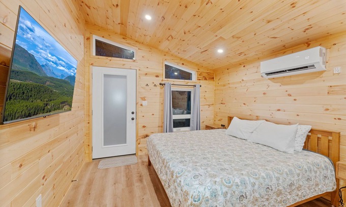 Martin City Cabin | Exceptional Foxglove Micro Cabin at Spotted Bear Retreat