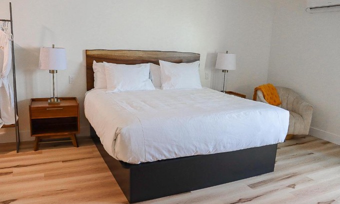 Gold Beach Hotel | Child-Friendly Foxglove Suite at The Wildflower Inn