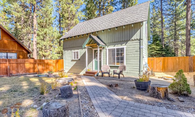 Tahoe Island House | Foxglove Terrace: Family and Pet-Friendly Retreat with Hot Tub
